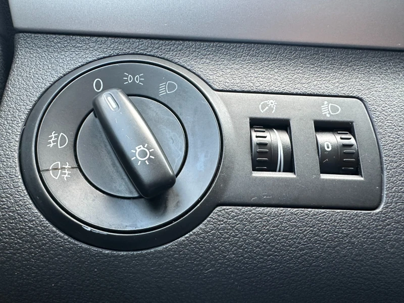 VW Touran 1.6d 105 к.с., снимка 14 - Автомобили и джипове - 51039871