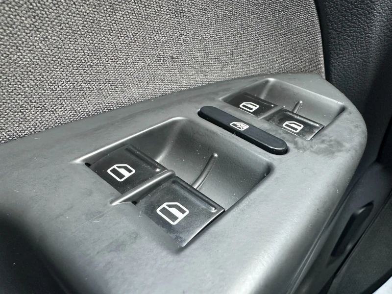 VW Touran 1.6d 105 к.с., снимка 15 - Автомобили и джипове - 51039871