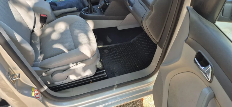 VW Caddy, снимка 6 - Автомобили и джипове - 52351057