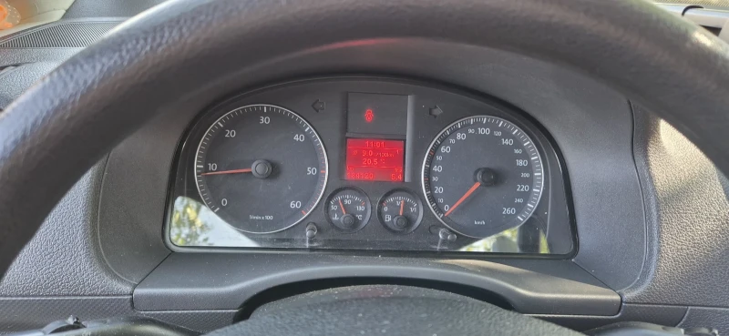 VW Caddy, снимка 9 - Автомобили и джипове - 52351057