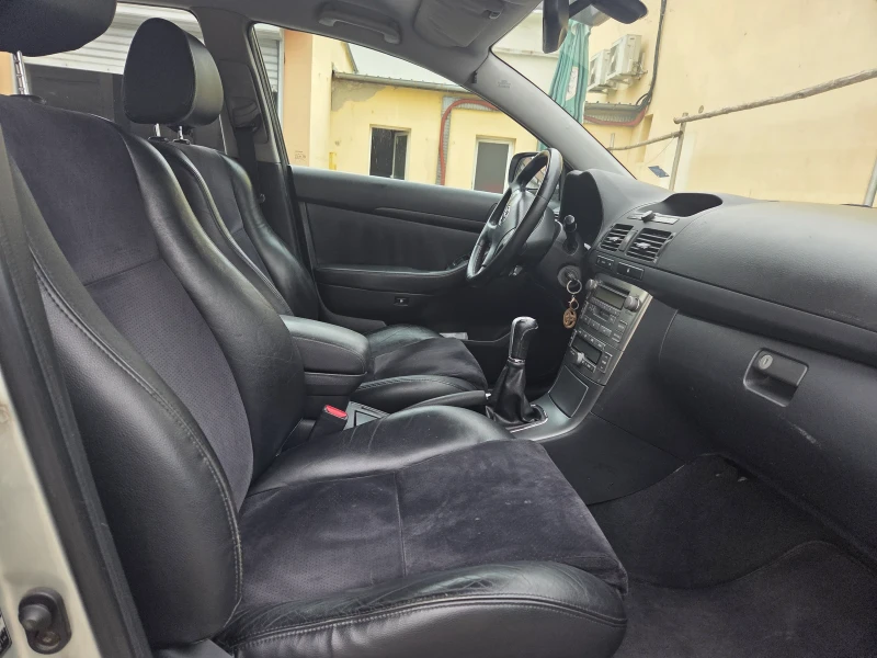 Toyota Avensis, снимка 4 - Автомобили и джипове - 53063812