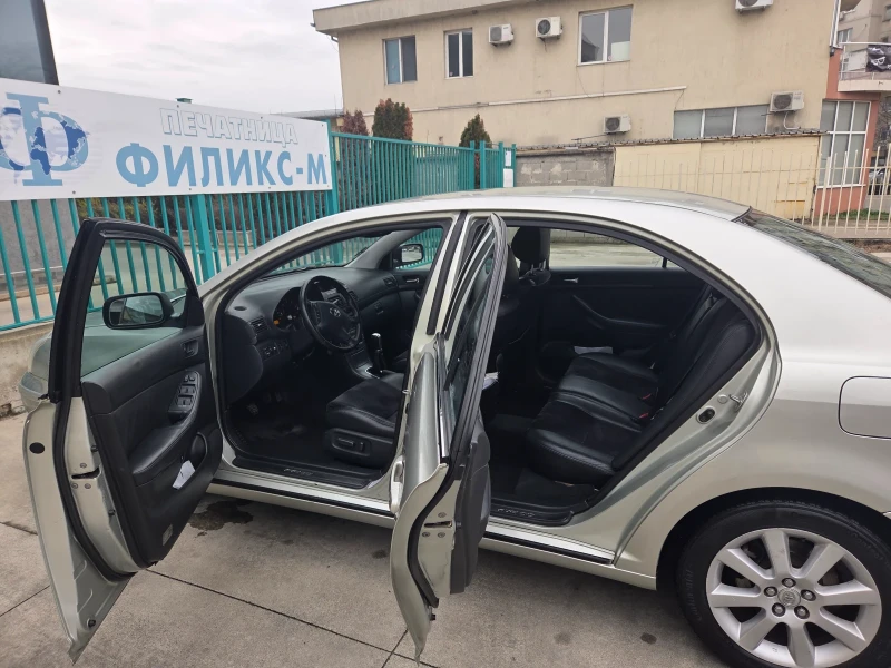Toyota Avensis, снимка 11 - Автомобили и джипове - 53063812
