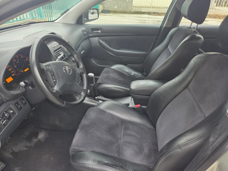 Toyota Avensis, снимка 12 - Автомобили и джипове - 53063812