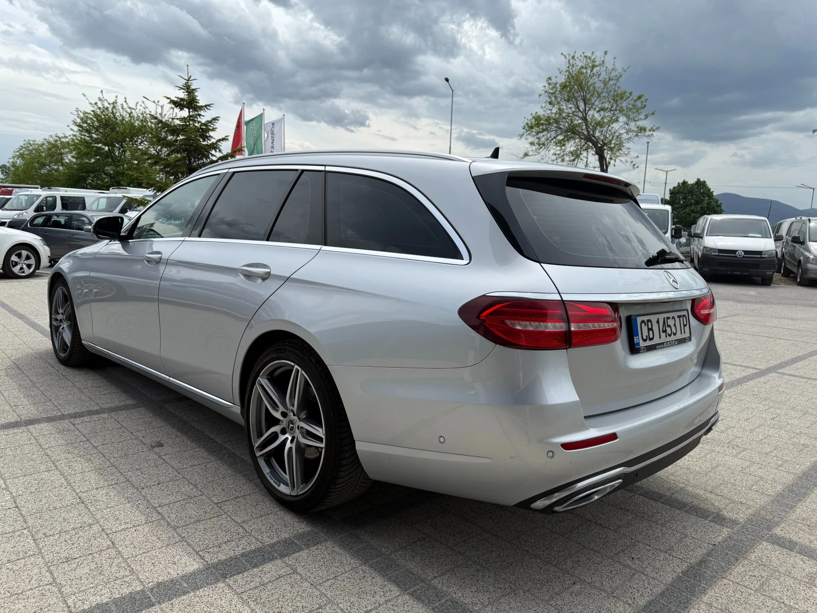 Mercedes-Benz E 220 d  - изображение 6
