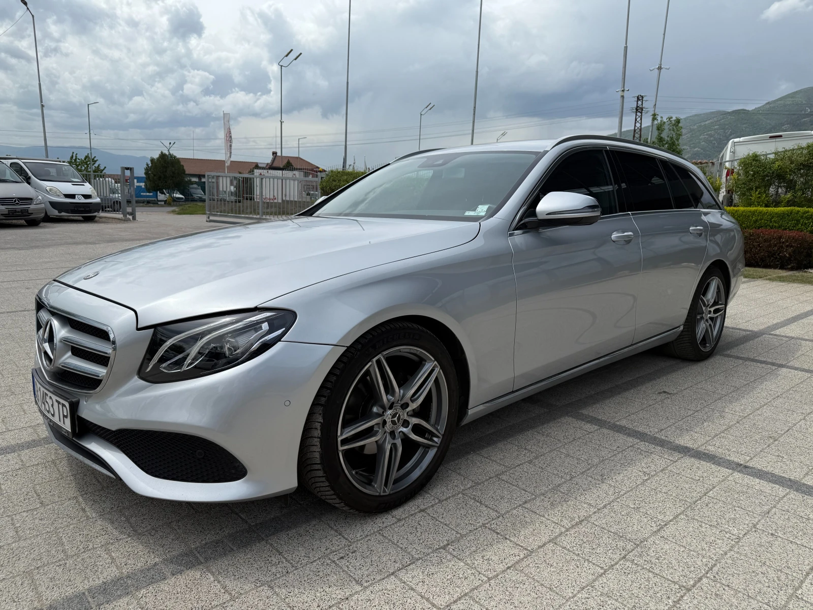 Mercedes-Benz E 220 d  - изображение 4