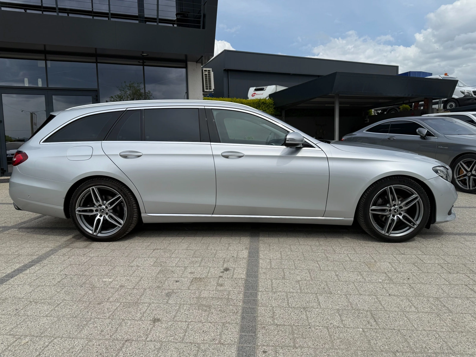 Mercedes-Benz E 220 d  - изображение 9