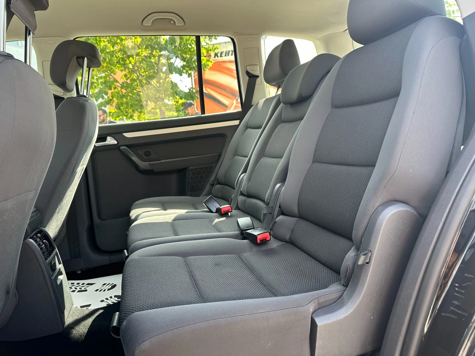 VW Touran 1.6d 105 к.с. - изображение 9