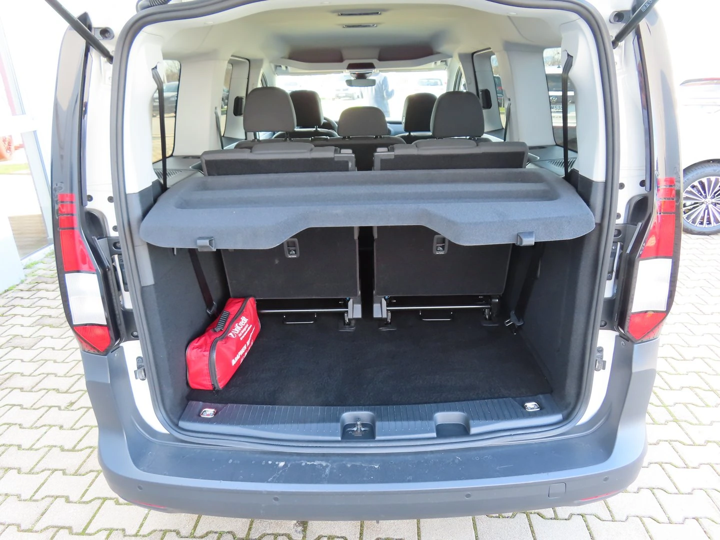 VW Caddy, снимка 13 - Автомобили и джипове - 56422546