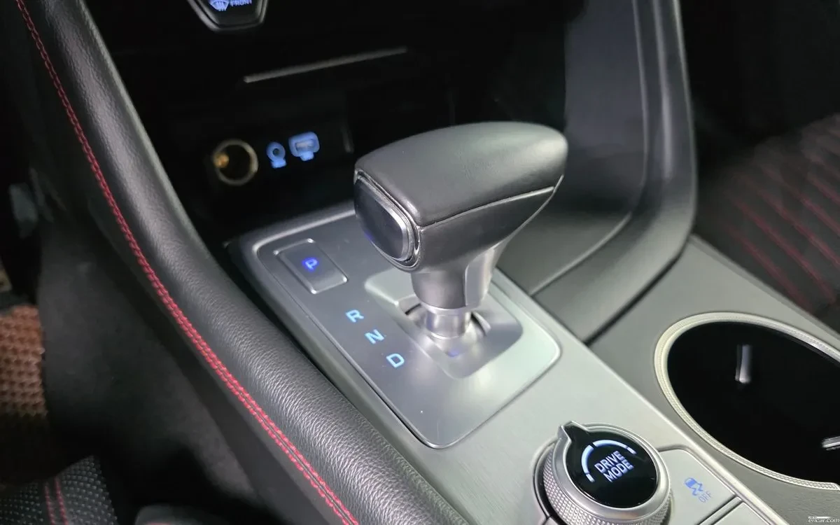 Genesis G70 3.3T Sports, снимка 8 - Автомобили и джипове - 54810208