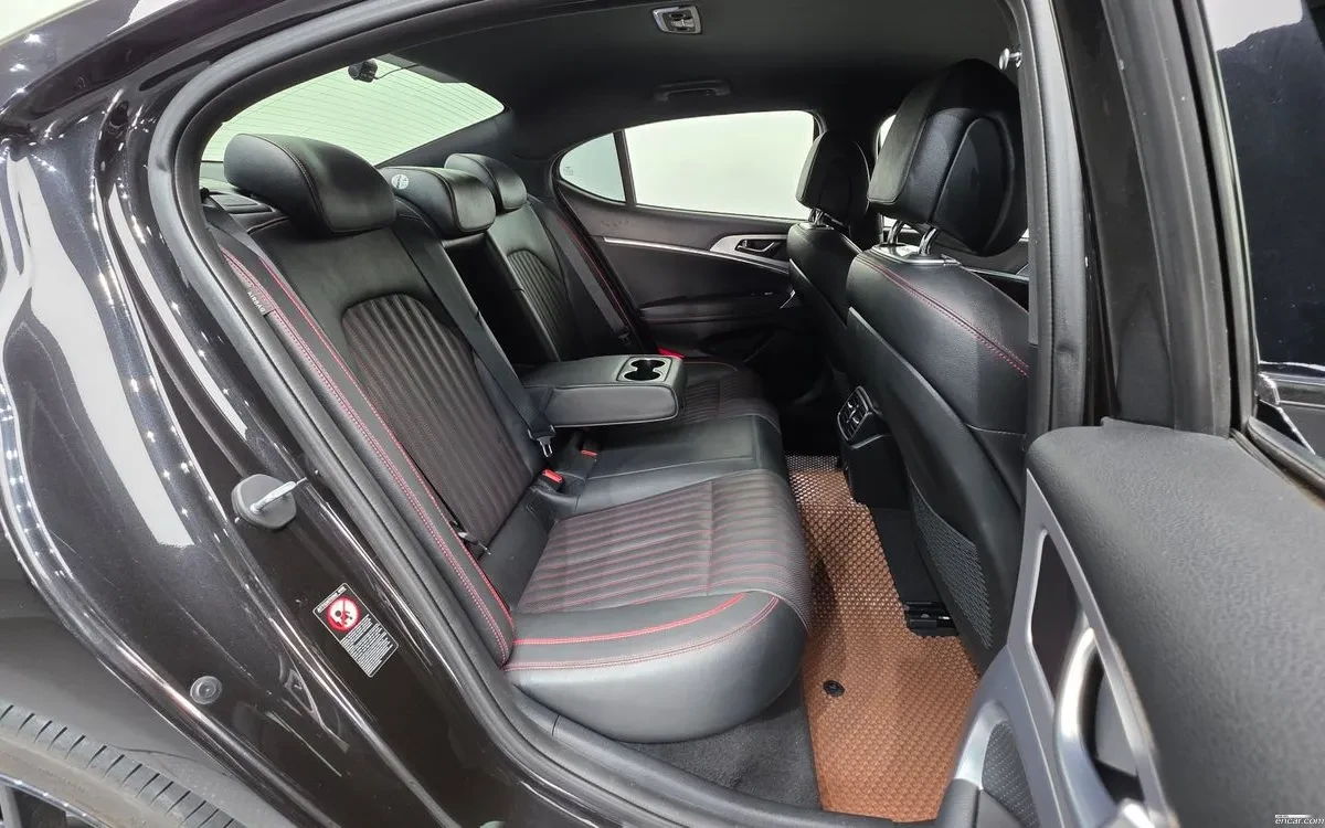 Genesis G70 3.3T Sports, снимка 14 - Автомобили и джипове - 54810208