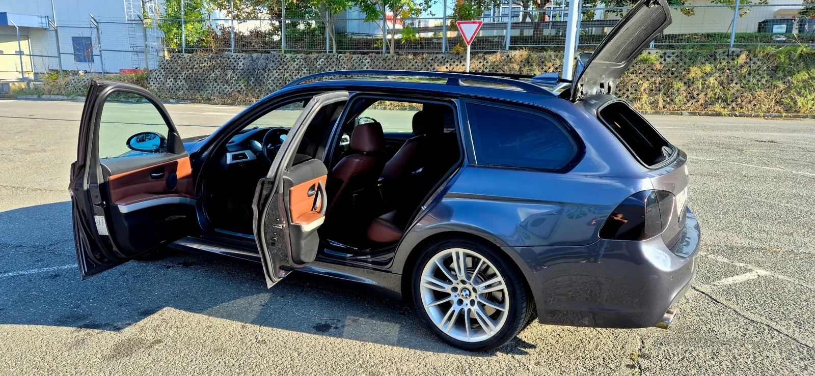BMW 325 E91 / Keyless / Distronic/Mpack, снимка 6 - Автомобили и джипове - 56019002