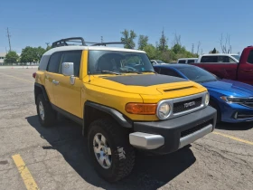Toyota Fj cruiser * 4WD 4DR AUTO * CARFAX * ФИНАНСИРАНЕ, снимка 2