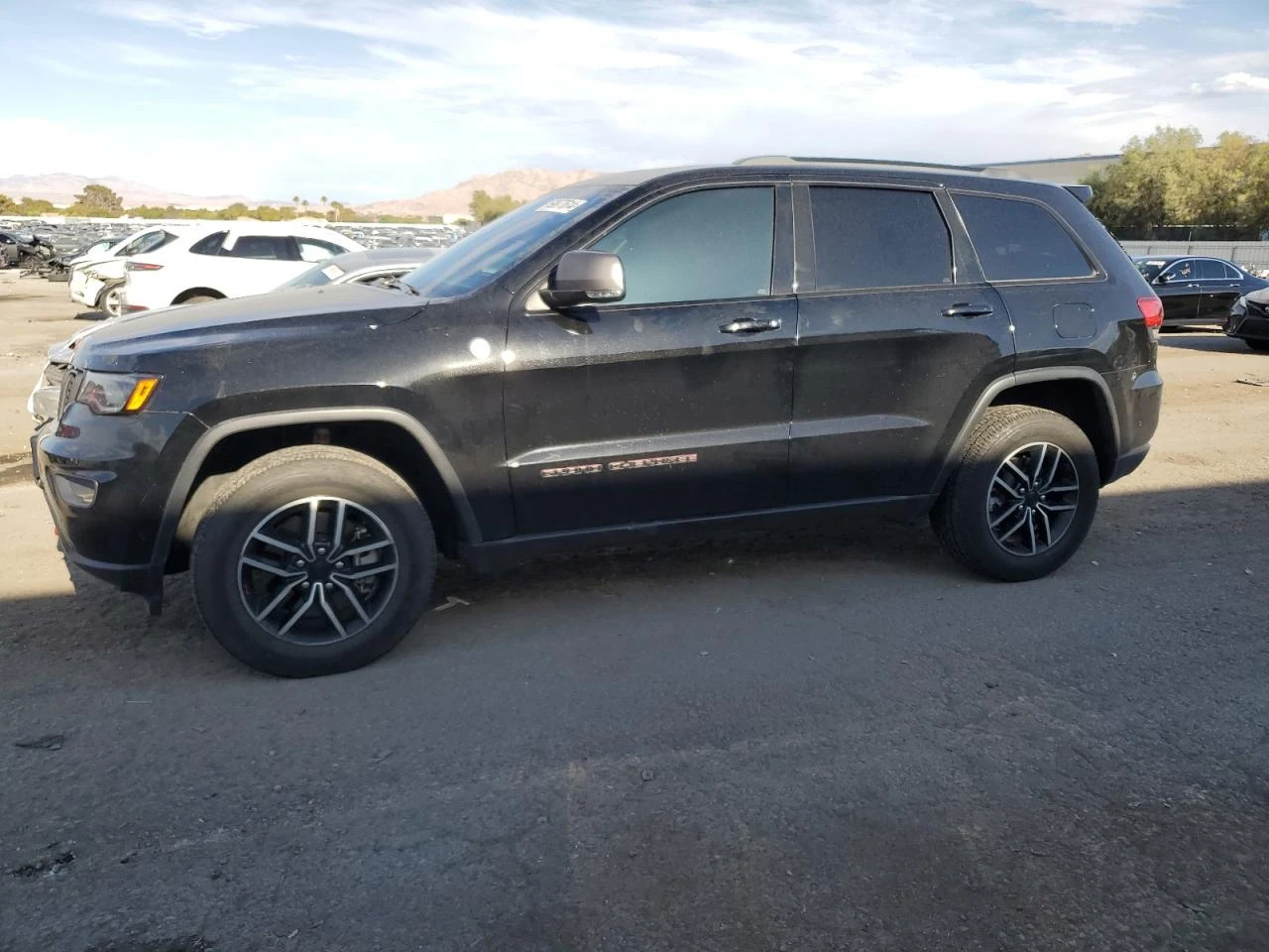 Jeep Grand cherokee TRAILHAWK 5.7 HEMI* Обдух* 8ZF* Дистроник* Пано*  - изображение 2