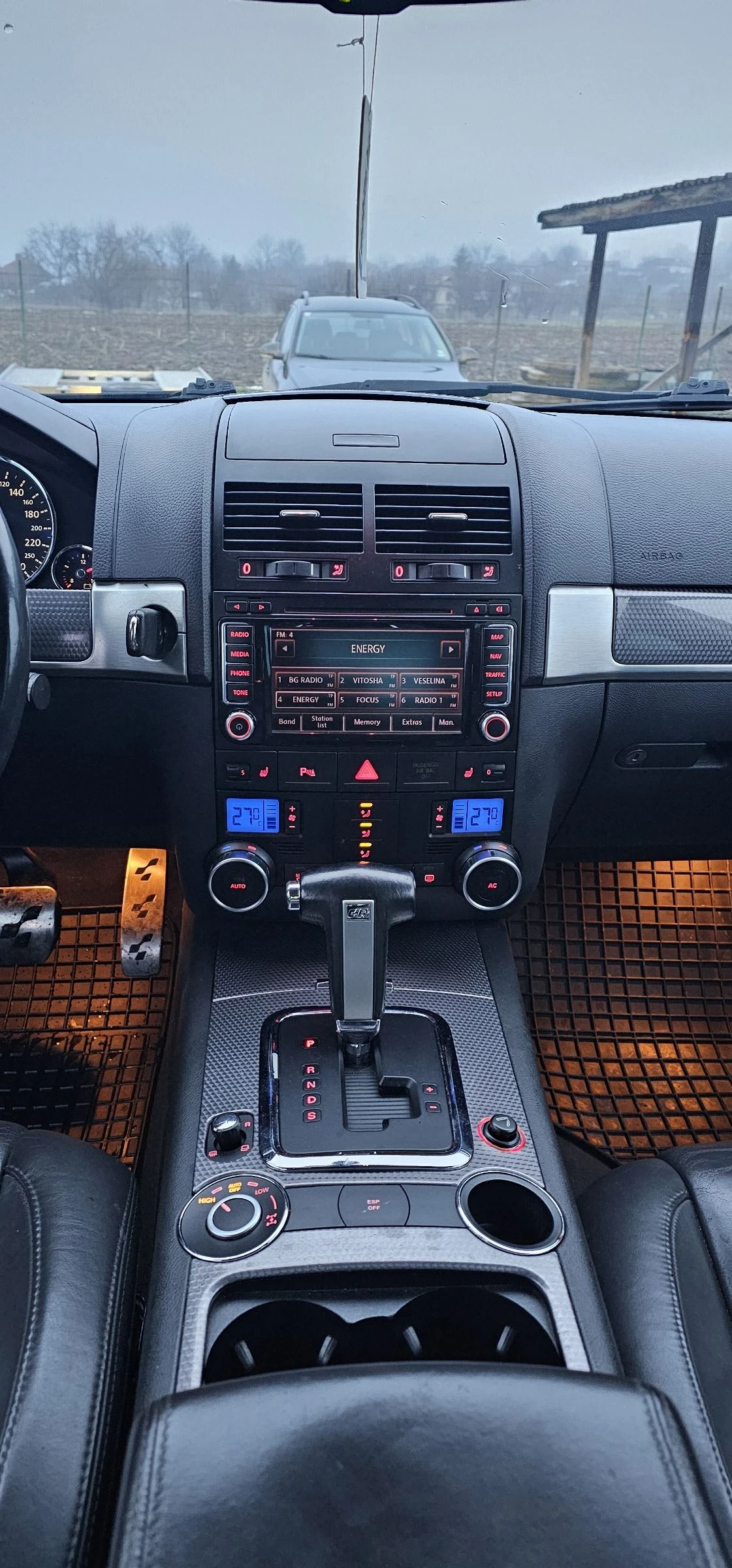 VW Touareg R-LINE V6 3.0TDI 239K Бартер , снимка 9 - Автомобили и джипове - 54601198