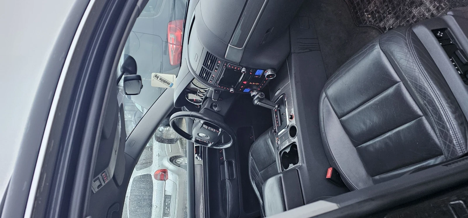 VW Touareg R-LINE V6 3.0TDI 239K Бартер , снимка 14 - Автомобили и джипове - 54601198