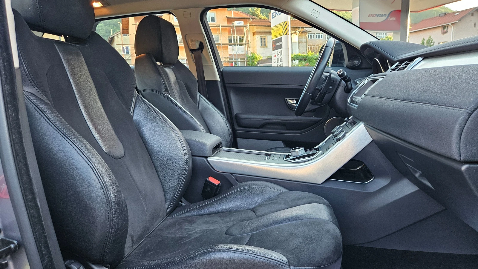 Land Rover Range Rover Evoque 2.2 SD AVTOMAT/KLIMATRON/ TOP SUSTOQNIE, снимка 12 - Автомобили и джипове - 55042451