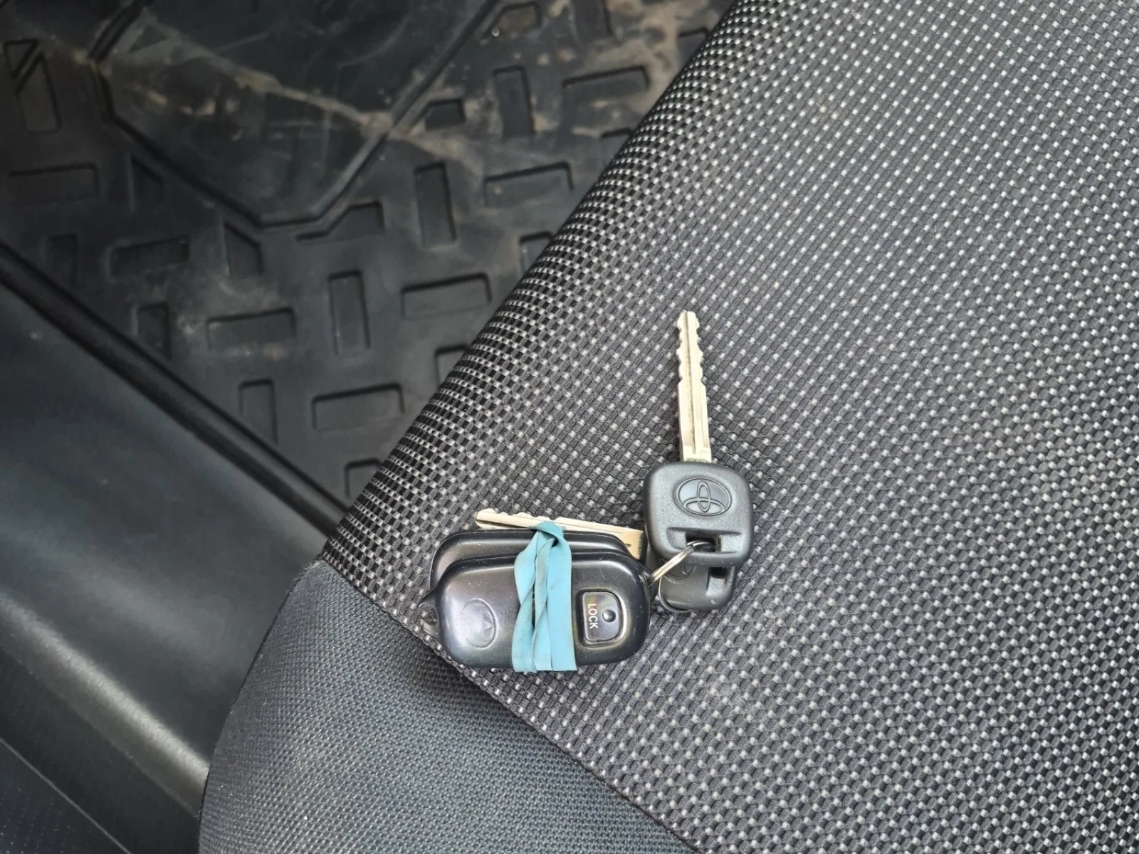 Toyota Fj cruiser * 4WD 4DR AUTO * CARFAX * ����������� | Mobile.bg � ����������� 8