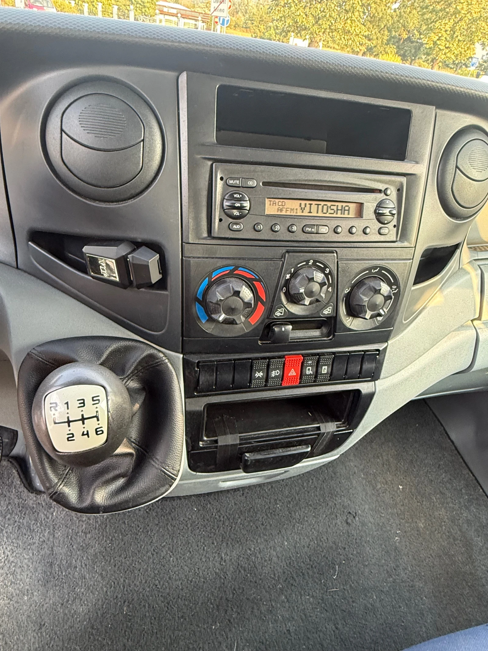 Iveco 35c15 3.0мотор 5+ 1 Перфектен , снимка 14 - Бусове и автобуси - 55711560