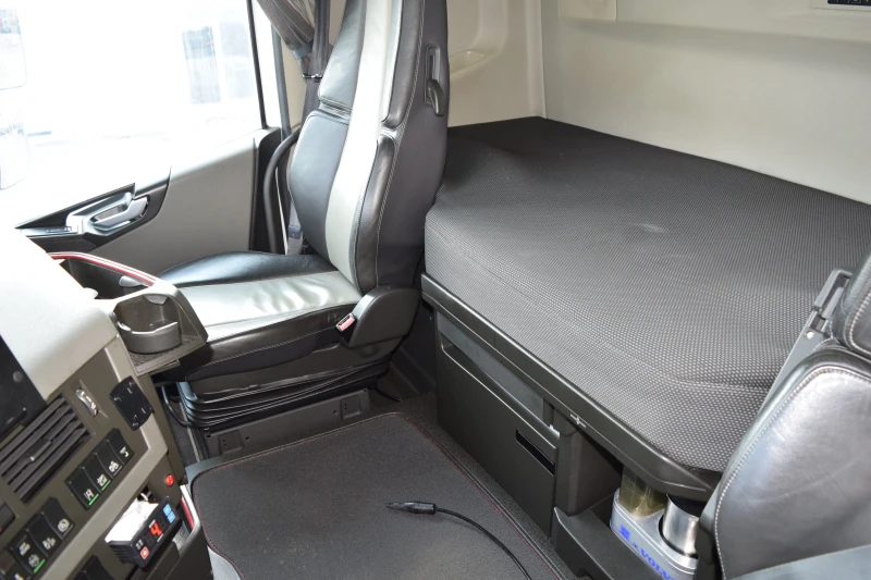 Volvo Fh, снимка 9 - Камиони - 52065849