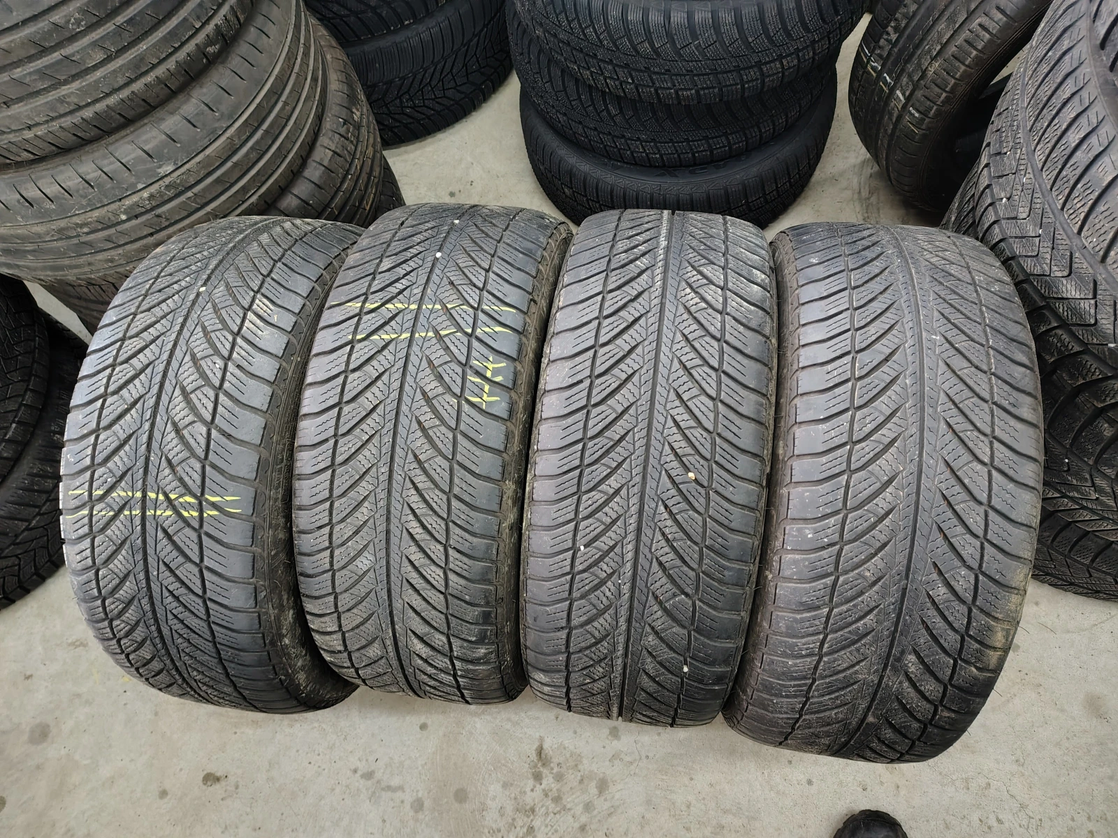 Гуми Зимни 245/45R18