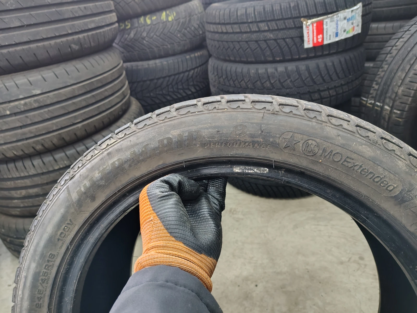 Гуми Зимни 245/45R18, снимка 7 - Гуми и джанти - 54088012