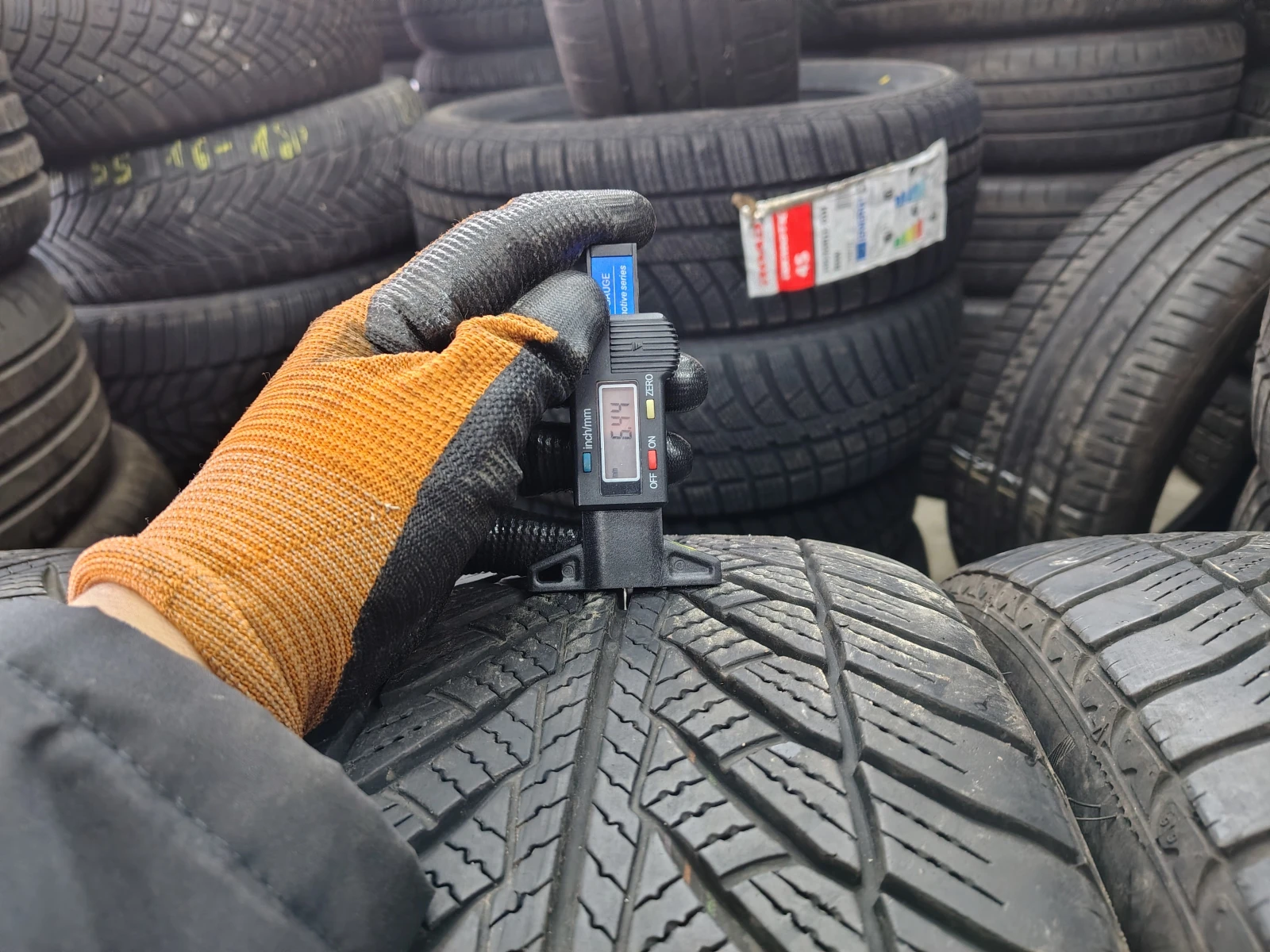 Гуми Зимни 245/45R18, снимка 4 - Гуми и джанти - 54088012