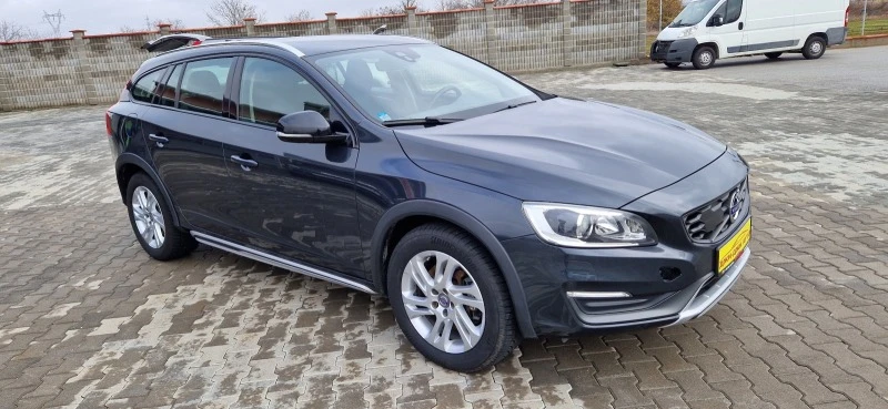 Volvo V60 Cross Country 2.0 D3 150k.c, снимка 3 - Автомобили и джипове - 43193685