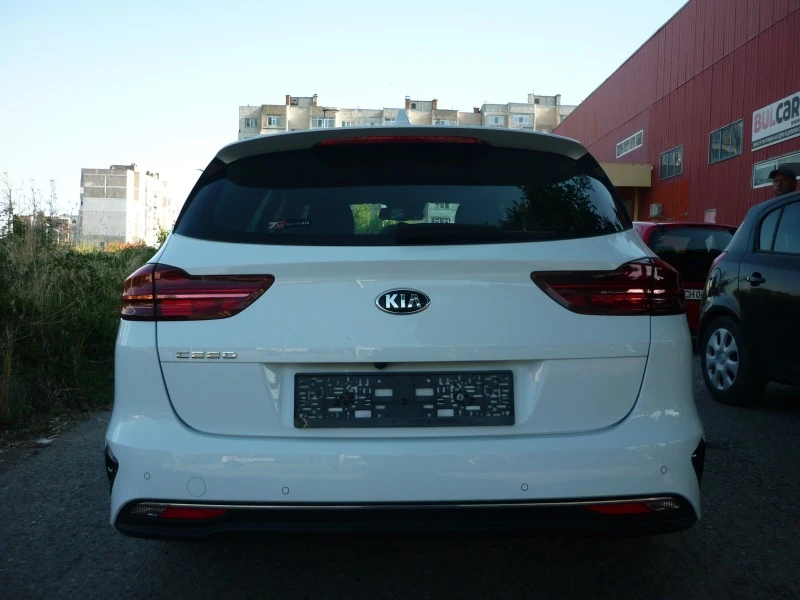 Kia Ceed SW 1, 6 CRDI, снимка 6 - Автомобили и джипове - 49574771