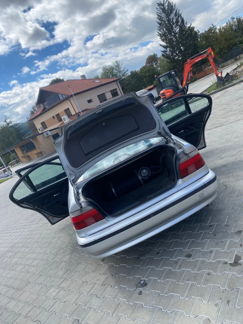 BMW 520, снимка 4 - Автомобили и джипове - 47408640