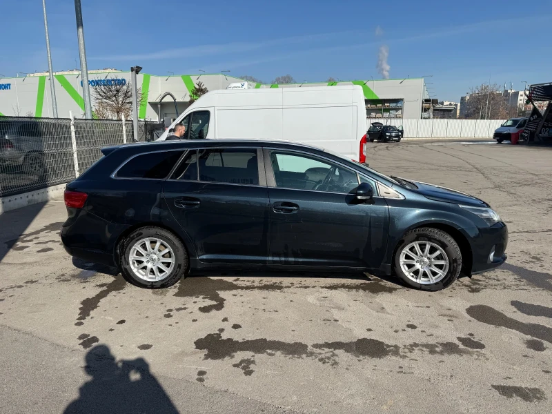 Toyota Avensis 2.0D, 124 кс. Панорама, снимка 6 - Автомобили и джипове - 49024048