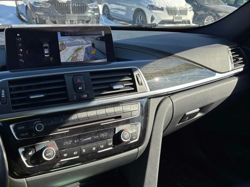 BMW 330 i xDrive * CARFAX* * ВТОРИ ГУМИ И ДЖАНТИ, снимка 8 - Автомобили и джипове - 53287729