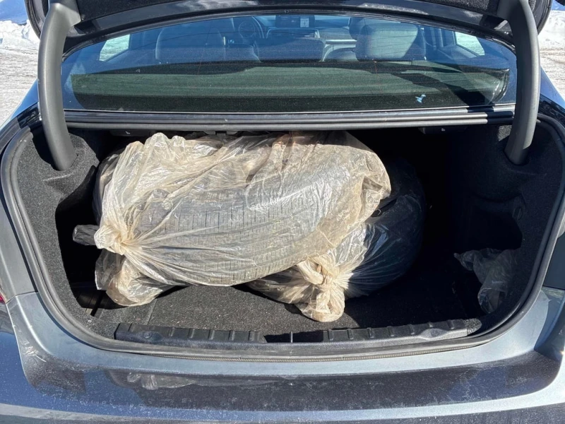 BMW 330 i xDrive * CARFAX* * ВТОРИ ГУМИ И ДЖАНТИ, снимка 12 - Автомобили и джипове - 53287729