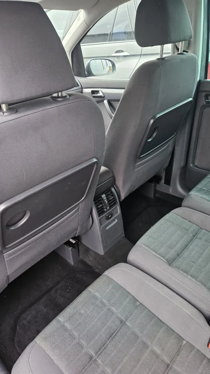 VW Touran 2.0, снимка 6 - Автомобили и джипове - 53375327