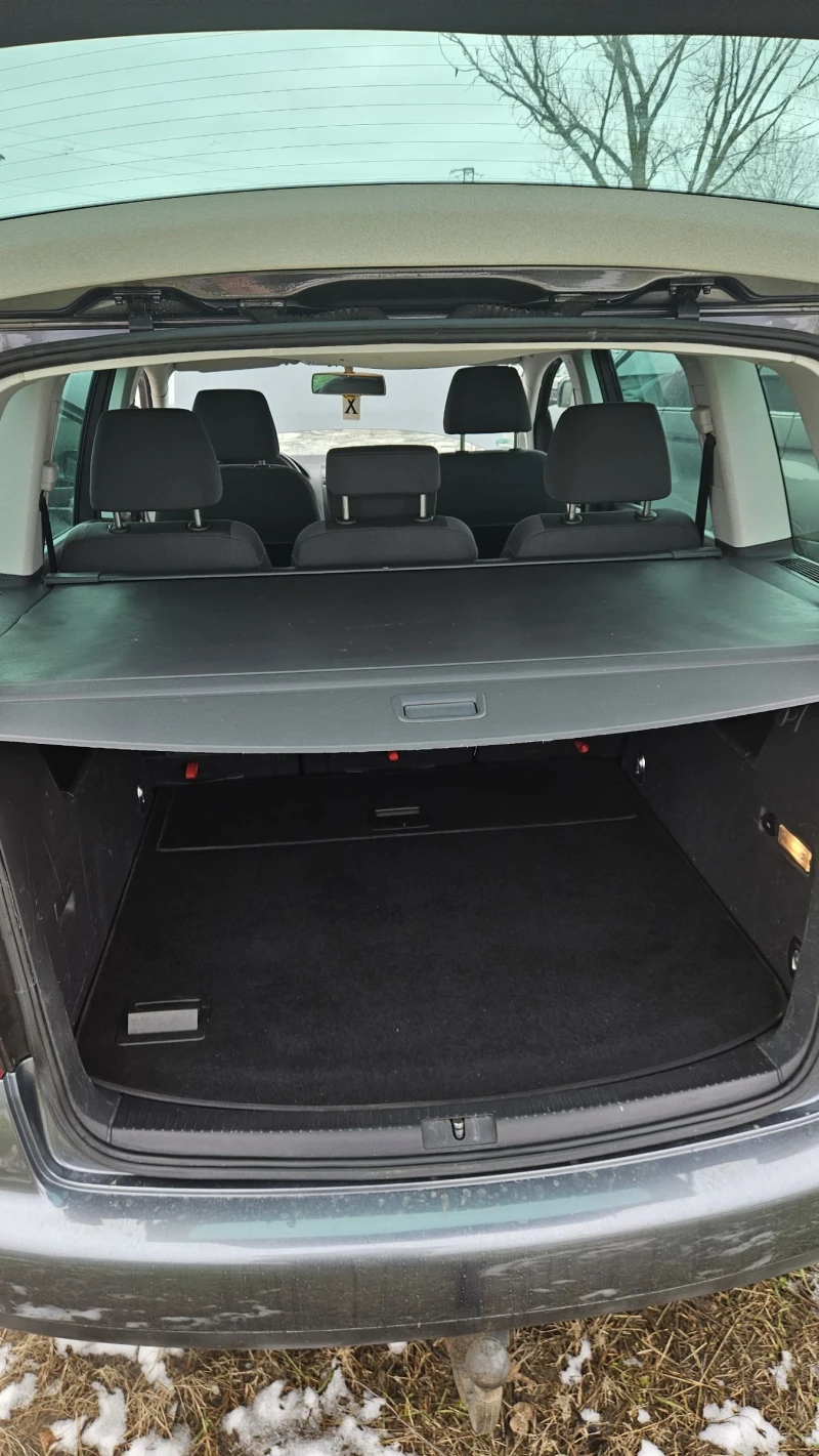 VW Touran 2.0, снимка 3 - Автомобили и джипове - 53375327