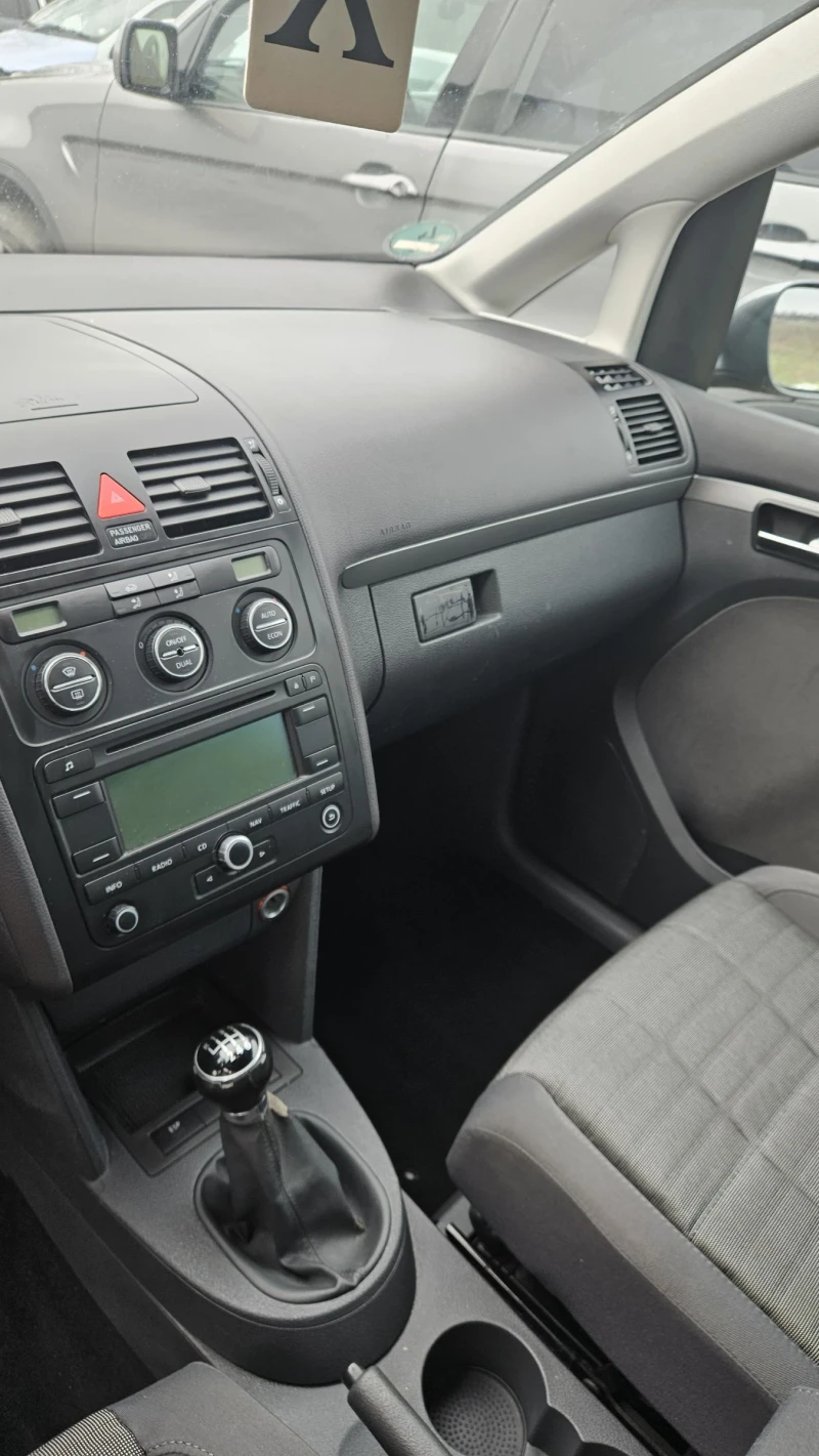 VW Touran 2.0, снимка 9 - Автомобили и джипове - 53375327