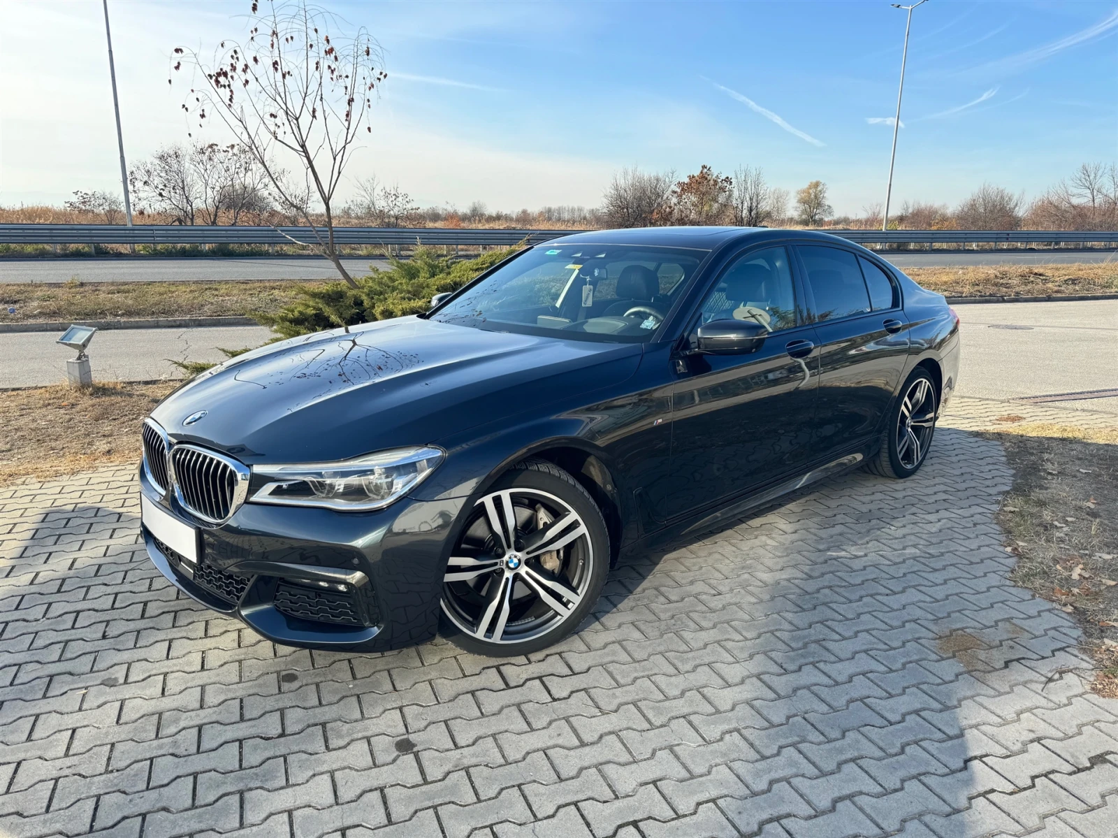 BMW 740 xDrive Sedan, снимка 1