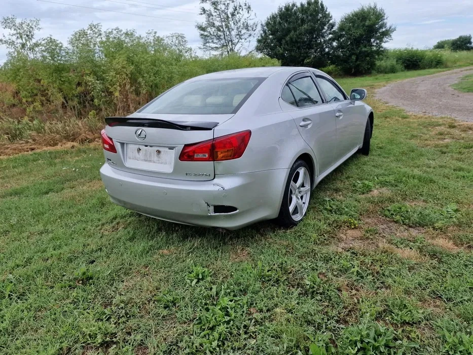 Lexus IS 220d  - изображение 2