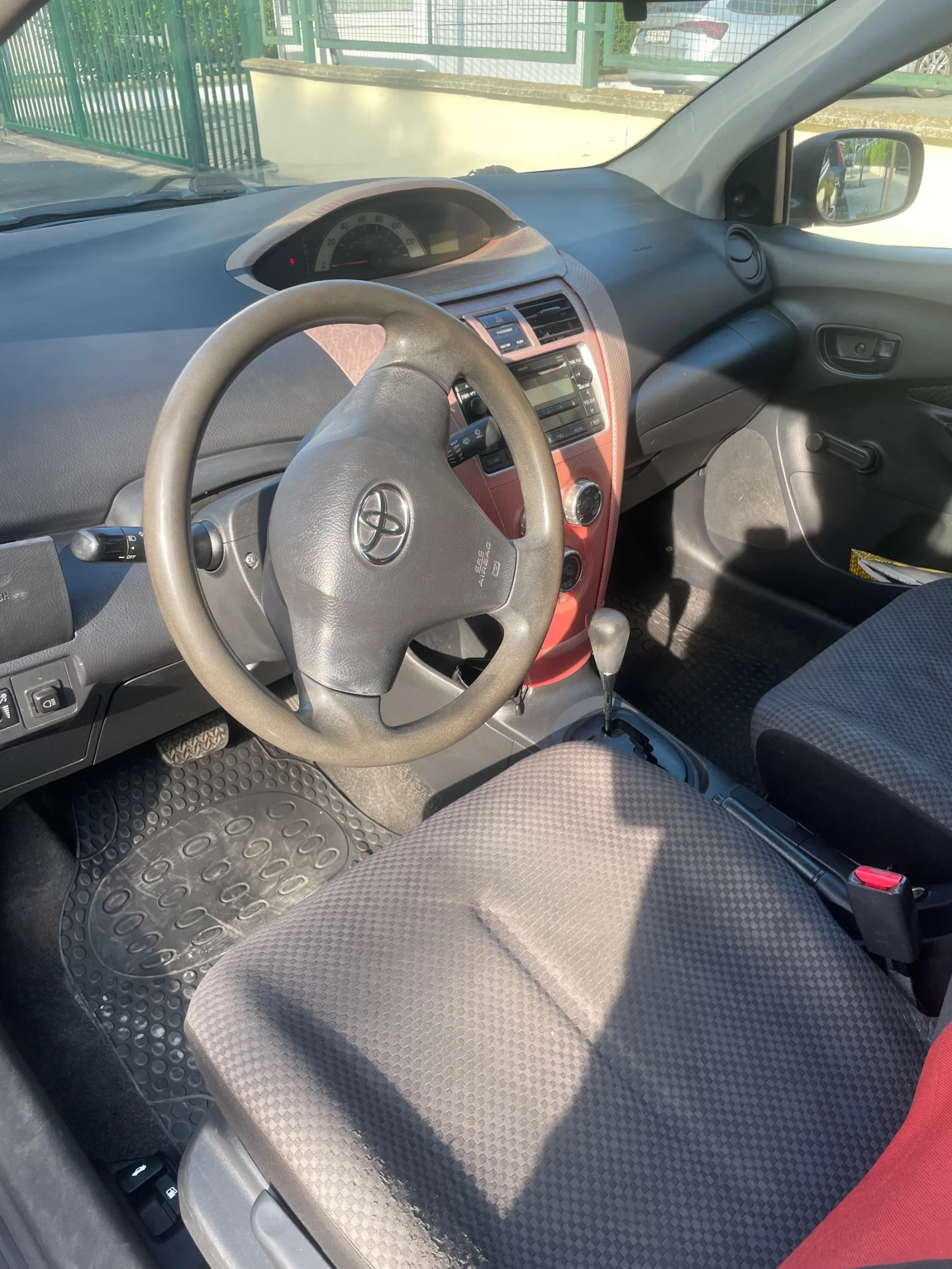 Toyota Yaris Седан 1.5 - изображение 6