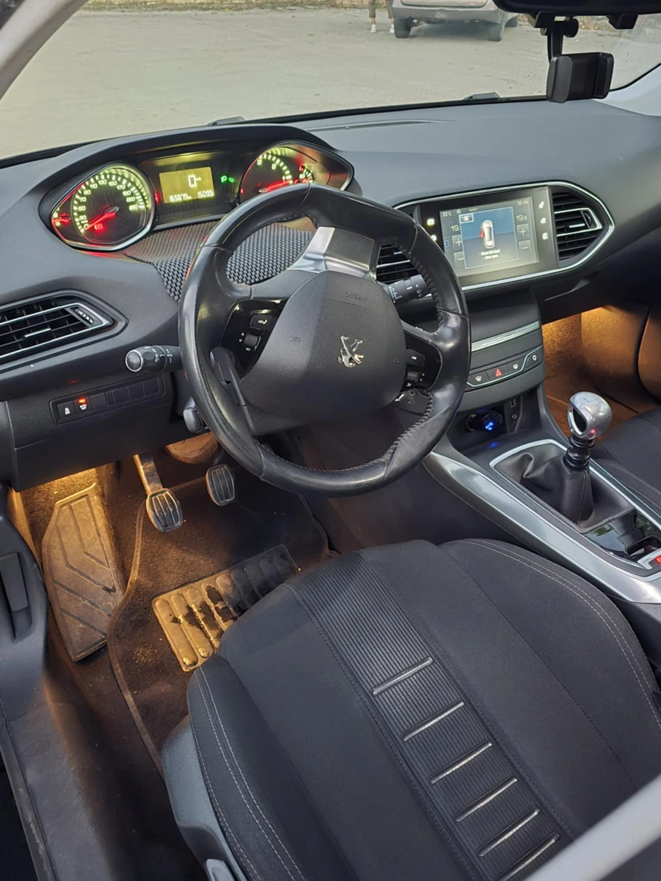 Peugeot 308 1.6HDI - изображение 8