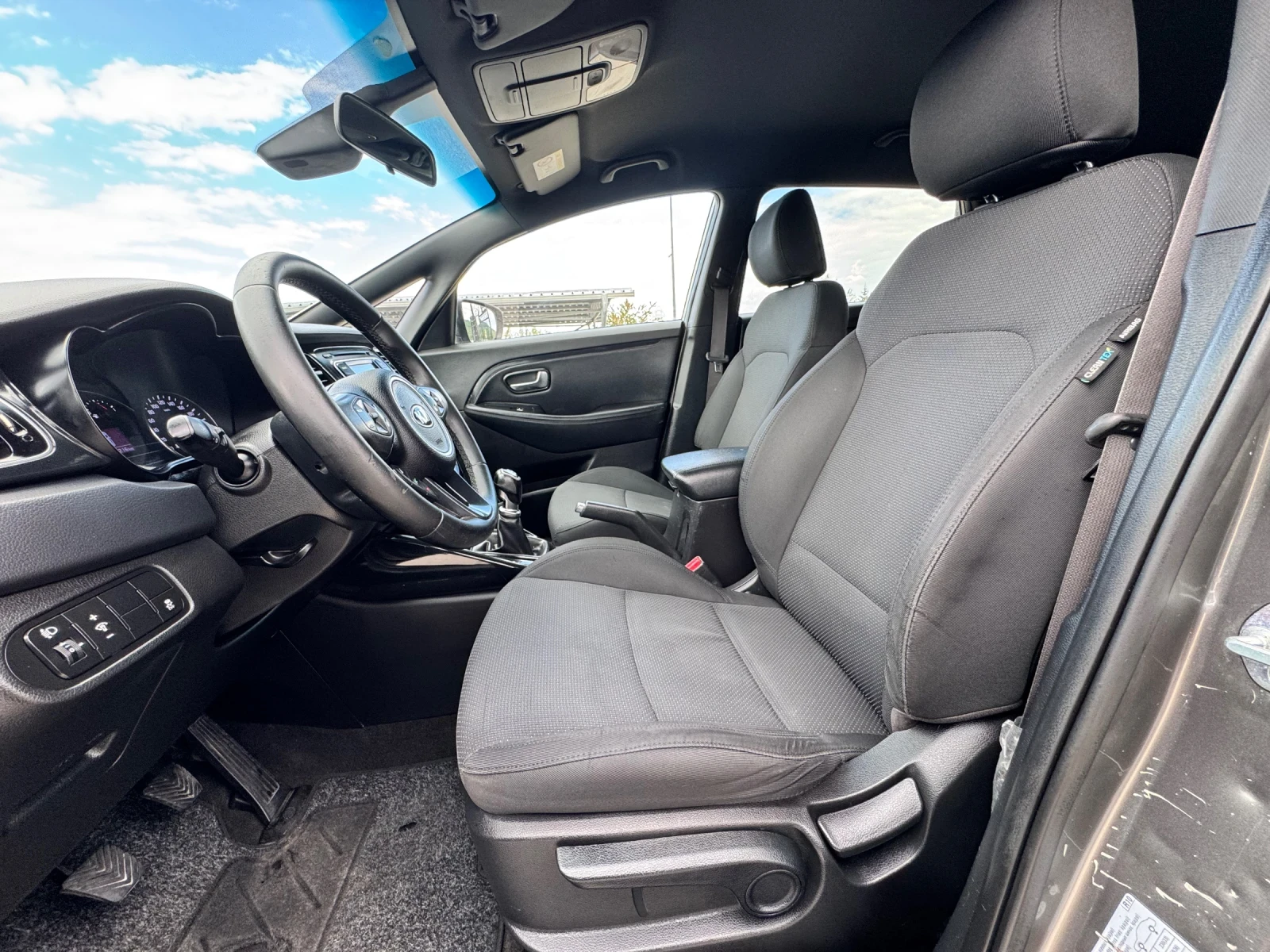 Kia Carens 1.7CRDI ИТАЛИЯ, снимка 8 - Автомобили и джипове - 54514267