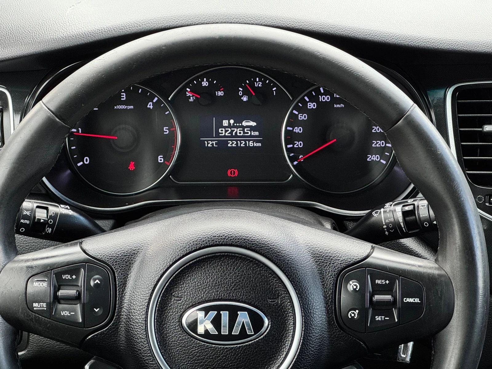 Kia Carens 1.7CRDI ИТАЛИЯ, снимка 14 - Автомобили и джипове - 54514267