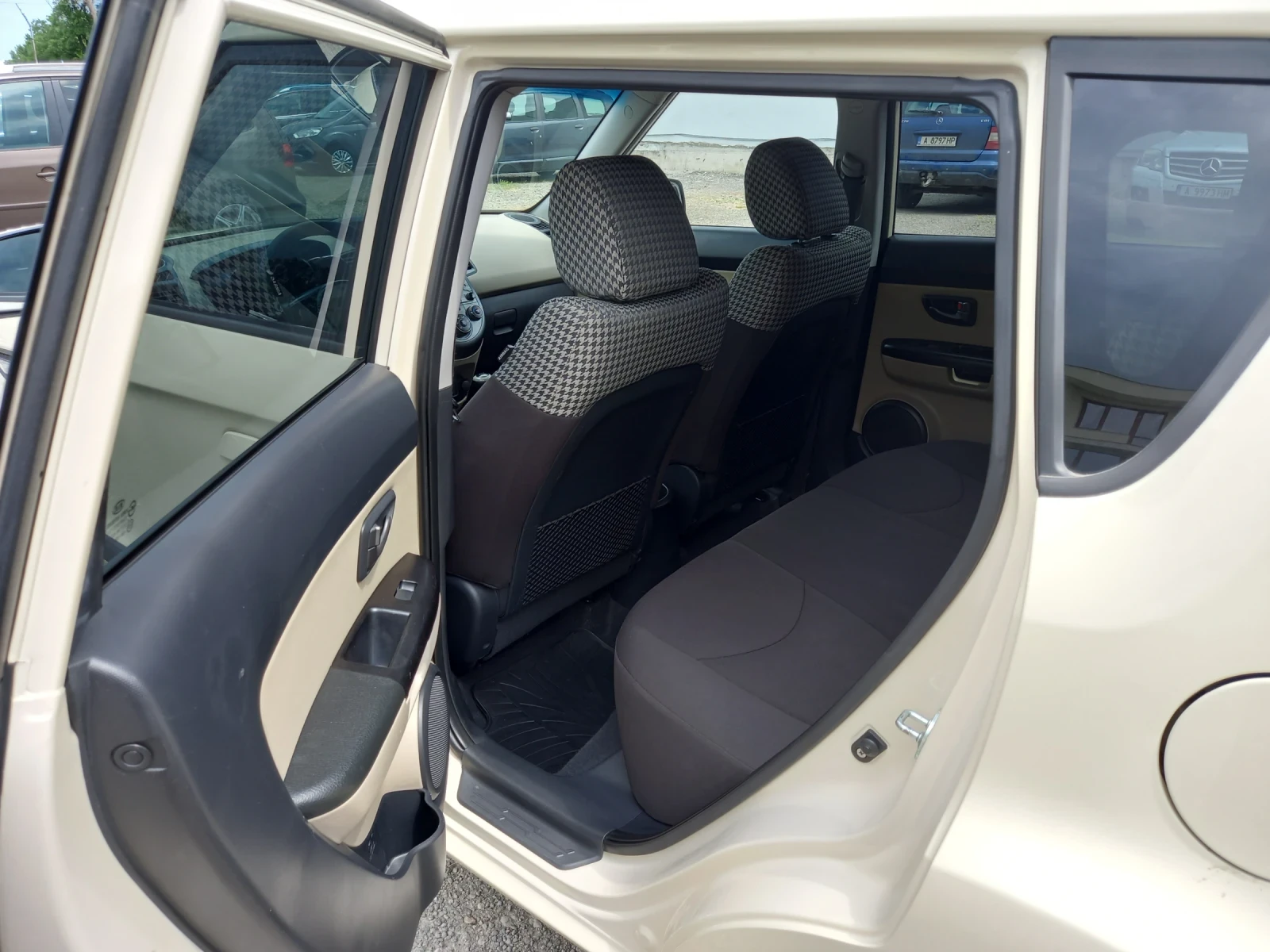 Kia Soul 1.6i БЕНЗИН+ ГАЗ, снимка 12 - Автомобили и джипове - 54717541