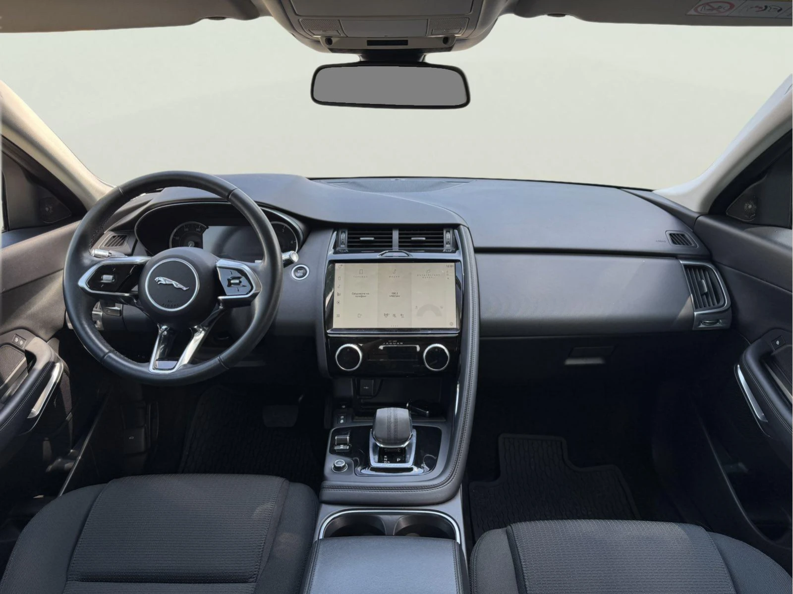 Jaguar E-pace 2.0, снимка 11 - Автомобили и джипове - 54983441