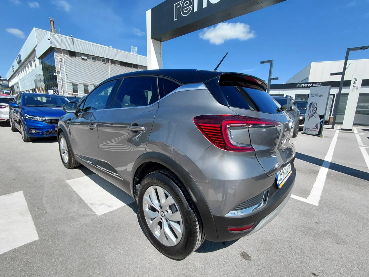 Renault Captur 1.3TCe 140k.c., снимка 5 - Автомобили и джипове - 55057316