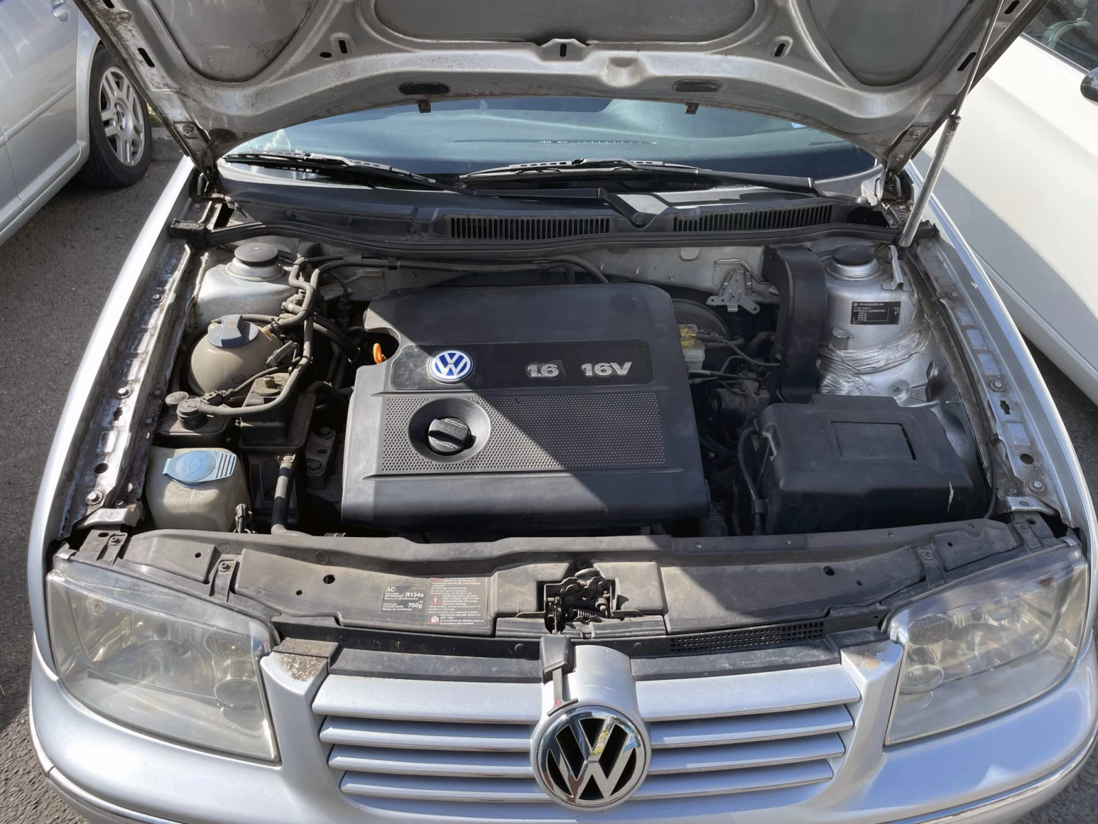 VW Bora 1.6 16V AZD, снимка 13 - Автомобили и джипове - 55127289