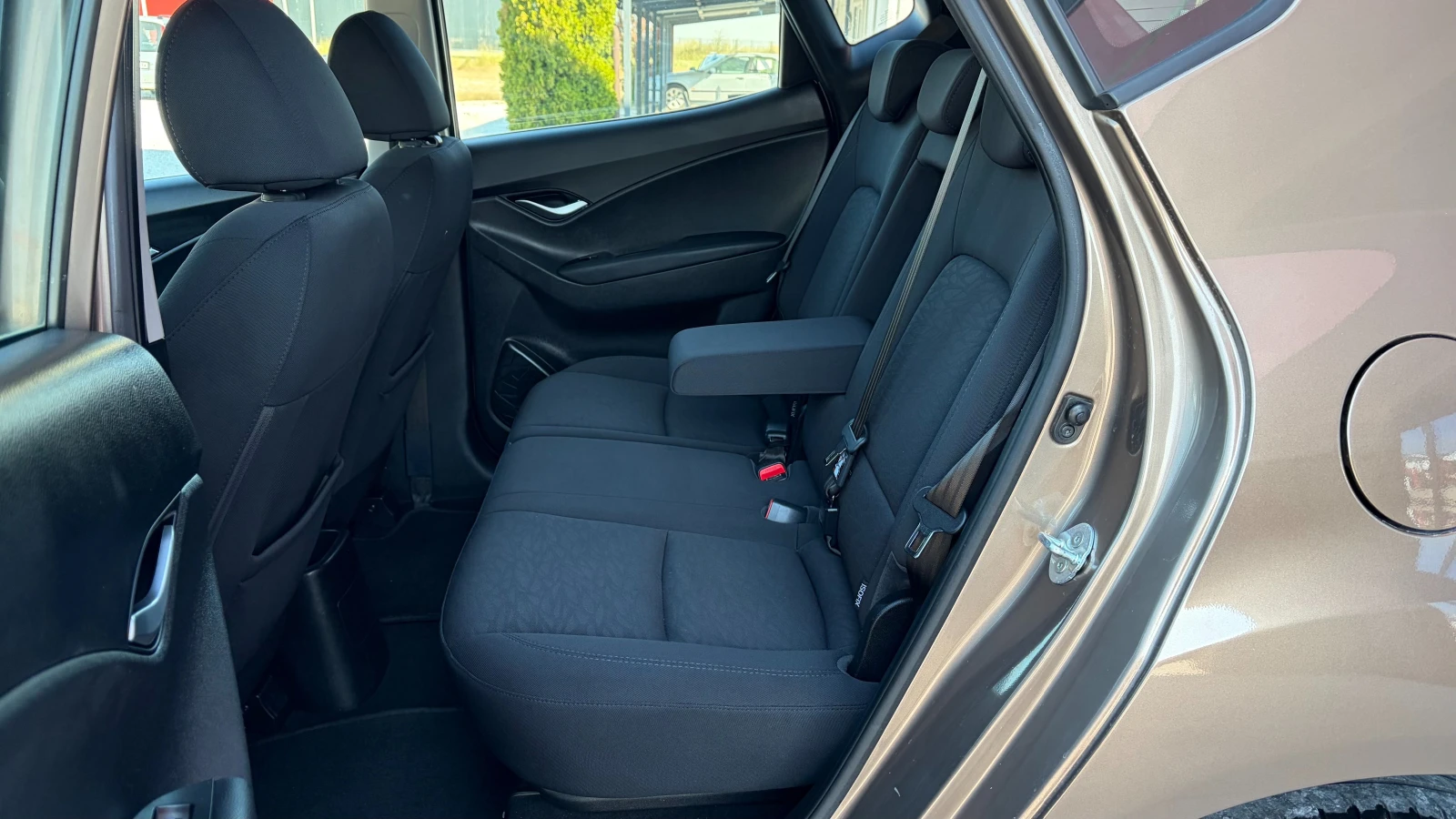 Hyundai Ix20 1.4i, снимка 9 - Автомобили и джипове - 55621887