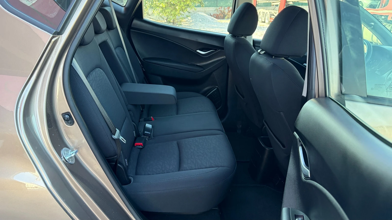 Hyundai Ix20 1.4i, снимка 11 - Автомобили и джипове - 55621887