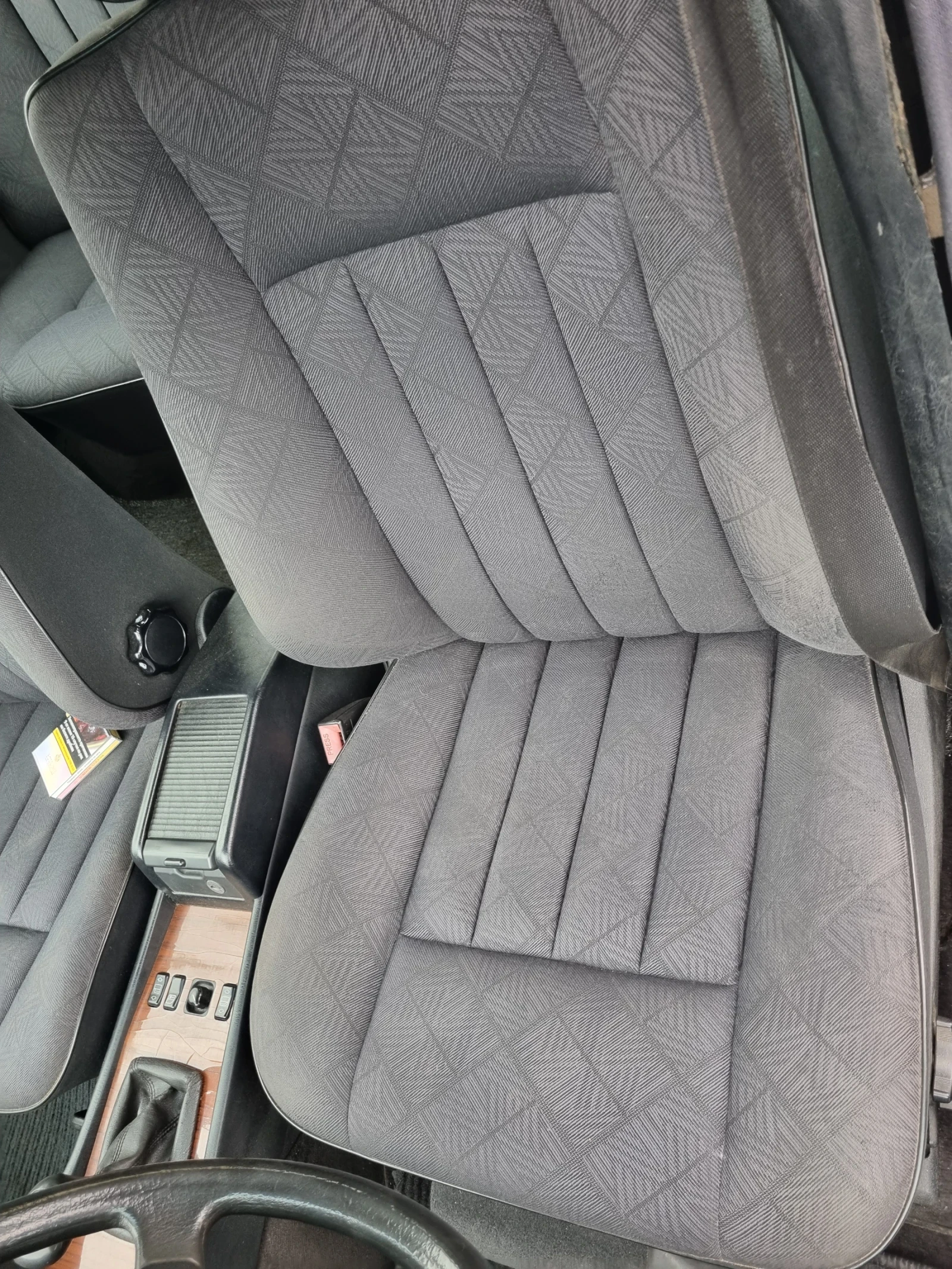 Mercedes-Benz 124 E220, снимка 8 - Автомобили и джипове - 56239306
