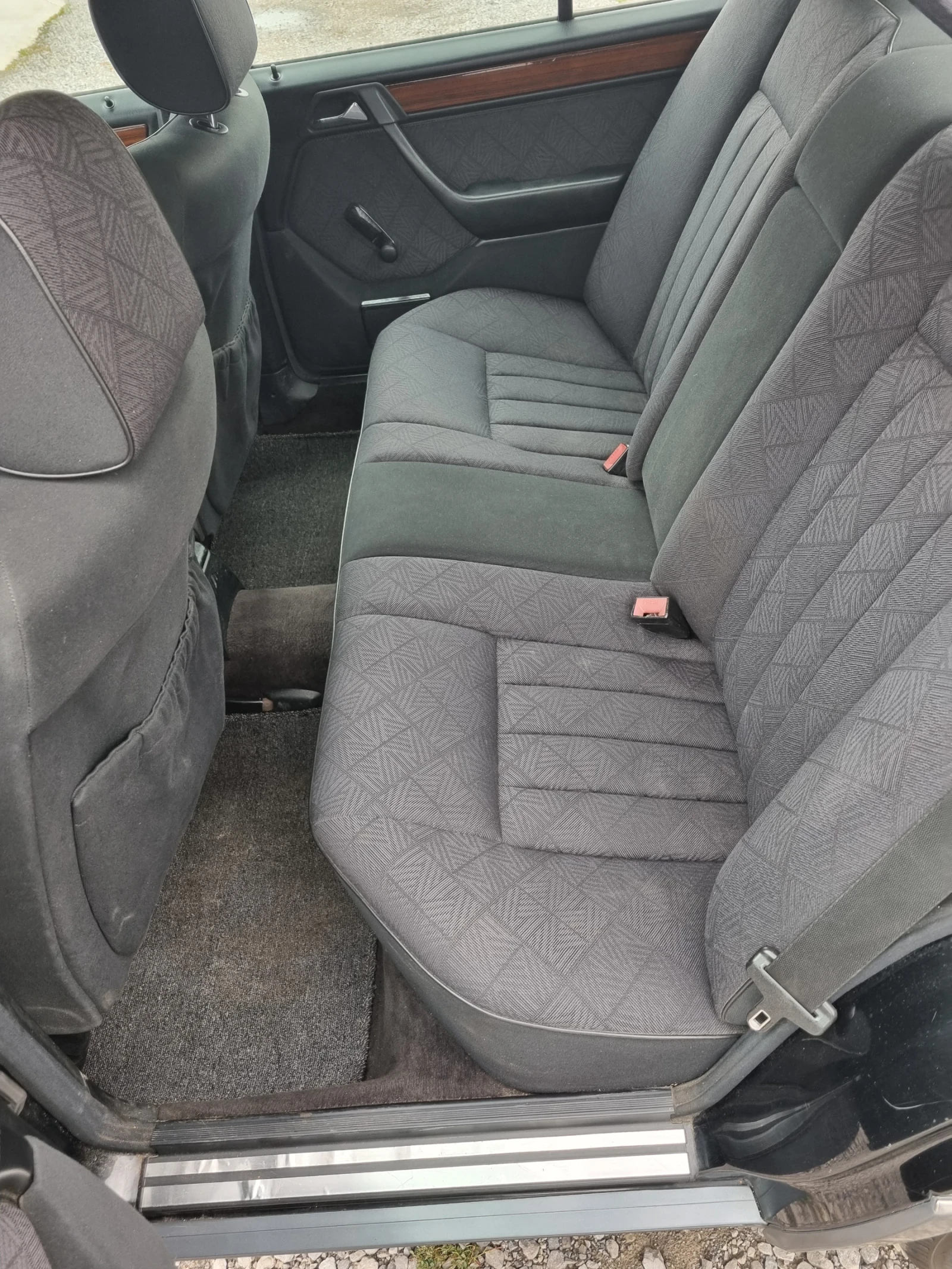 Mercedes-Benz 124 E220, снимка 9 - Автомобили и джипове - 56239306