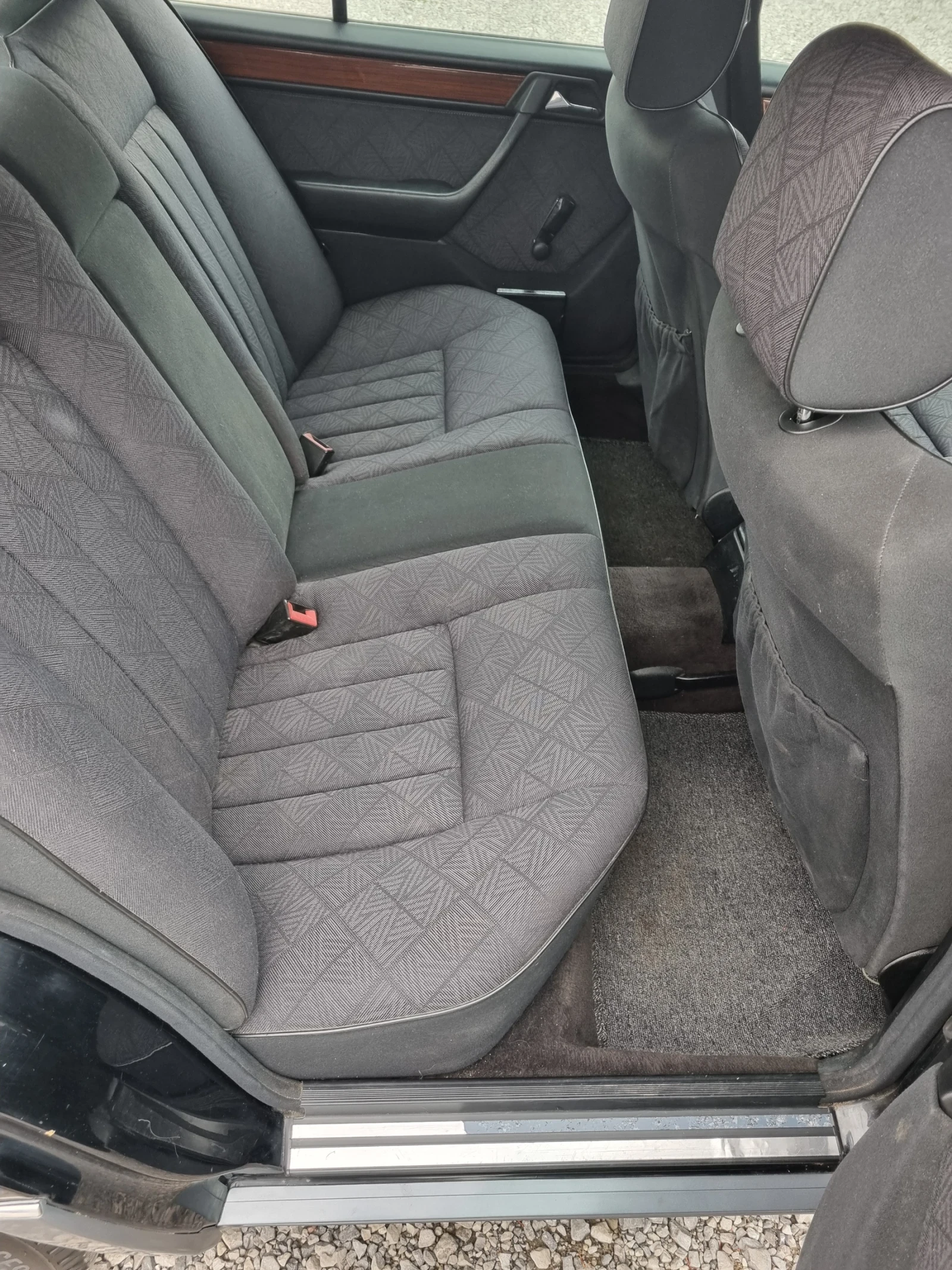 Mercedes-Benz 124 E220, снимка 13 - Автомобили и джипове - 56239306